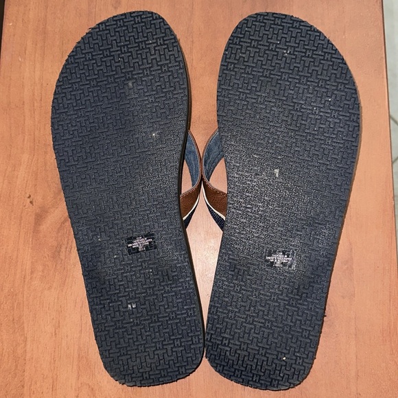 NWT Men’s Tommy Hilfiger Flip Flops - Picture 3 of 7